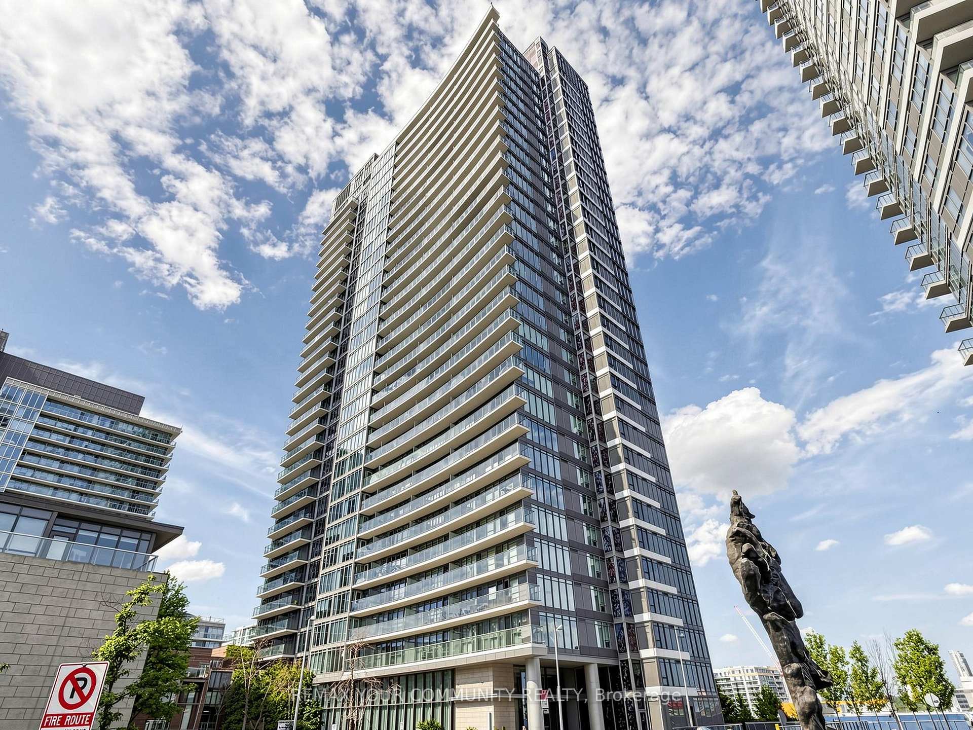 Photo 3 of Unit 3302, 121 Mcmahon Drive, North York, Bayview Village — HOMEH