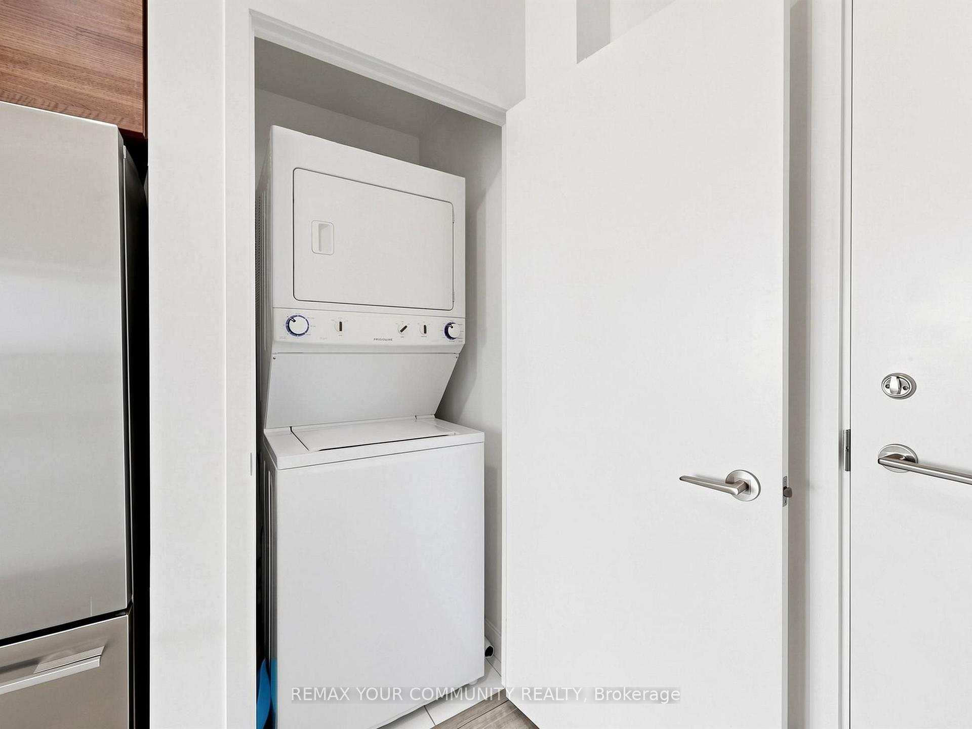 Photo 6 of Unit 3302, 121 Mcmahon Drive, North York, Bayview Village — HOMEH