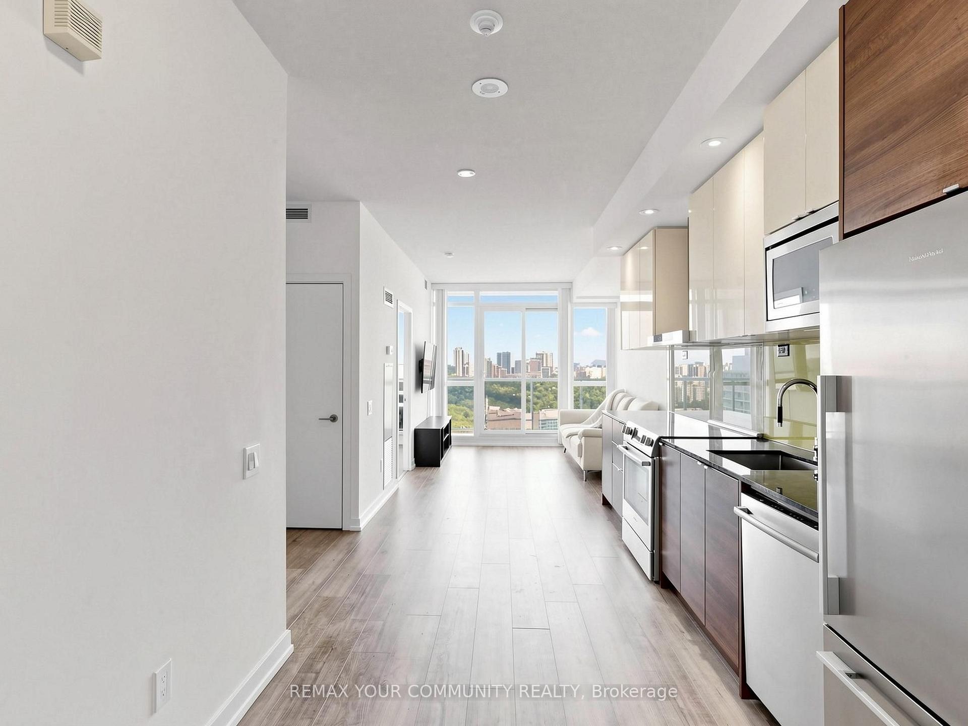 Photo 7 of Unit 3302, 121 Mcmahon Drive, North York, Bayview Village — HOMEH