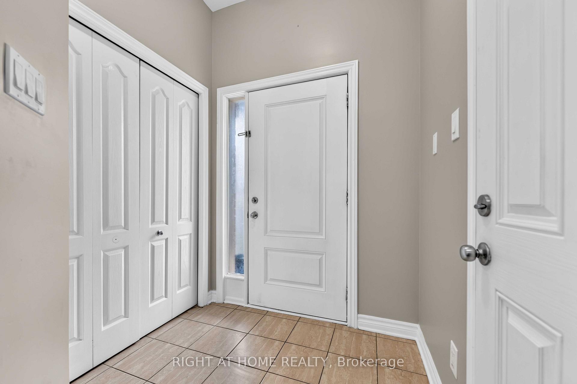Photo 4 of 628 Moorpark Avenue, Ottawa, Kanata - Emerald Meadows/Trailwest — HOMEH