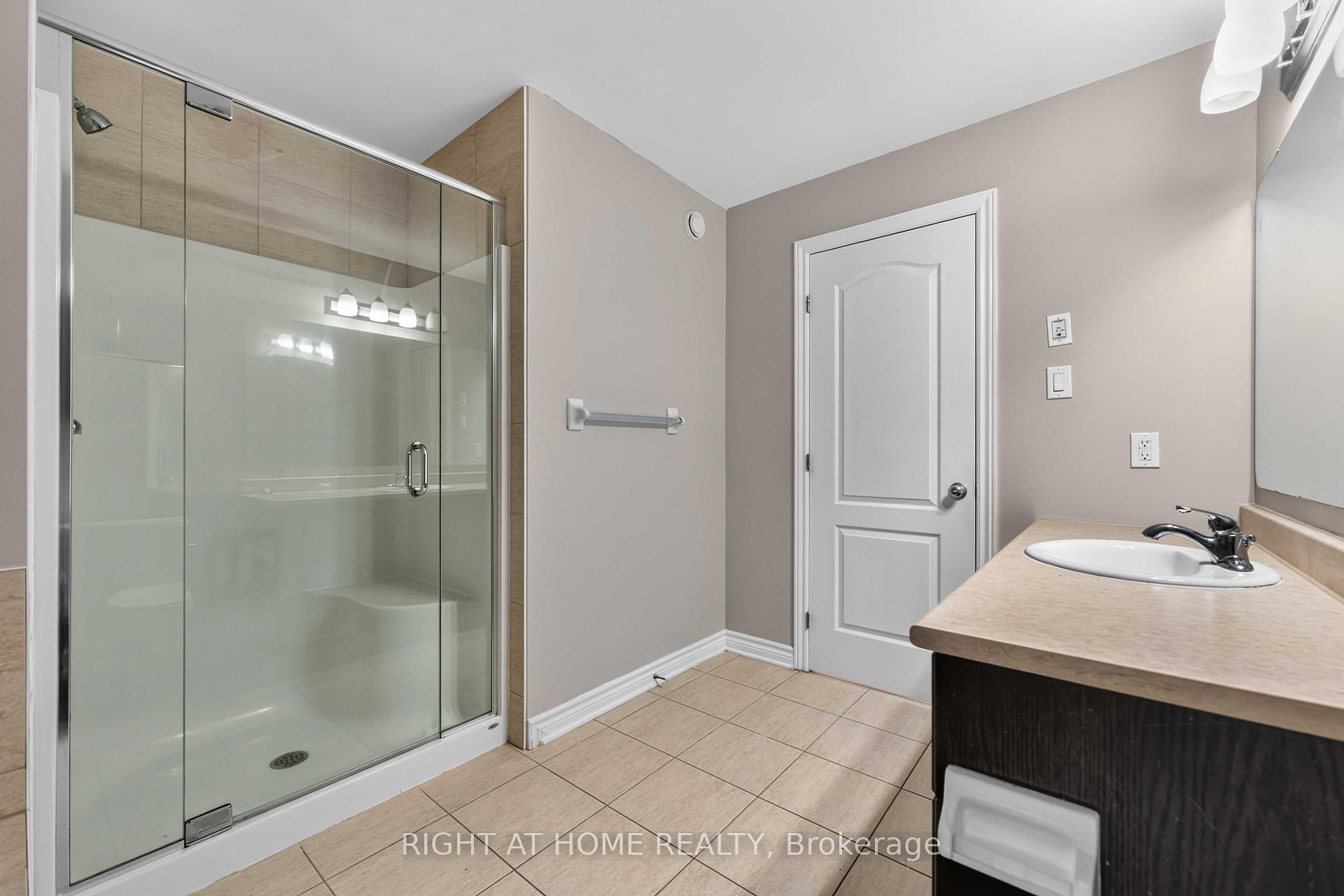 Photo 11 of 628 Moorpark Avenue, Ottawa, Kanata - Emerald Meadows/Trailwest — HOMEH