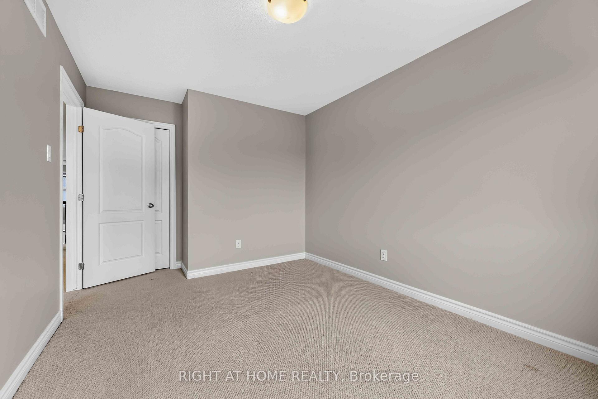 Photo 13 of 628 Moorpark Avenue, Ottawa, Kanata - Emerald Meadows/Trailwest — HOMEH