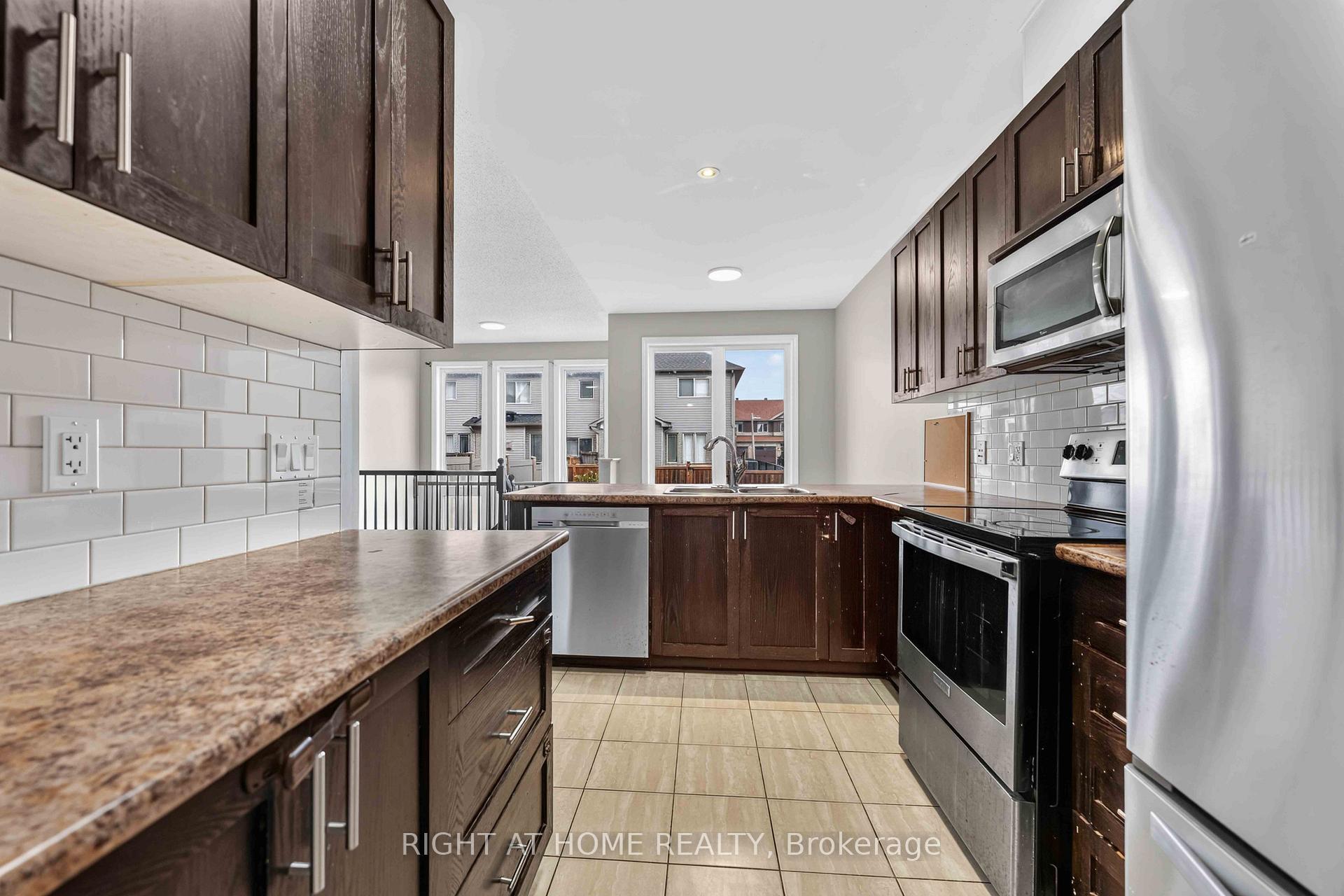 Photo 26 of 628 Moorpark Avenue, Ottawa, Kanata - Emerald Meadows/Trailwest — HOMEH