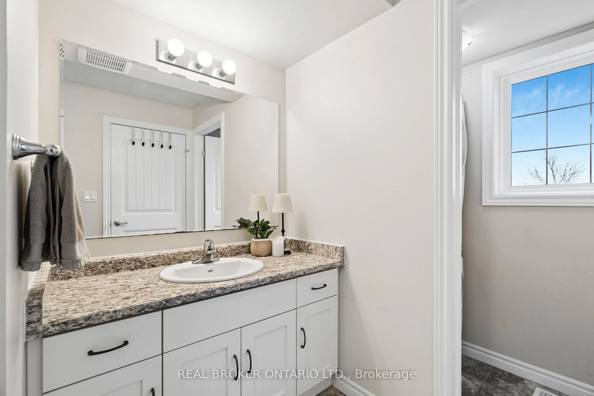 Photo 14 of Unit 9B, 9 Guthrie Lane, Guelph/Eramosa, Rockwood — HOMEH