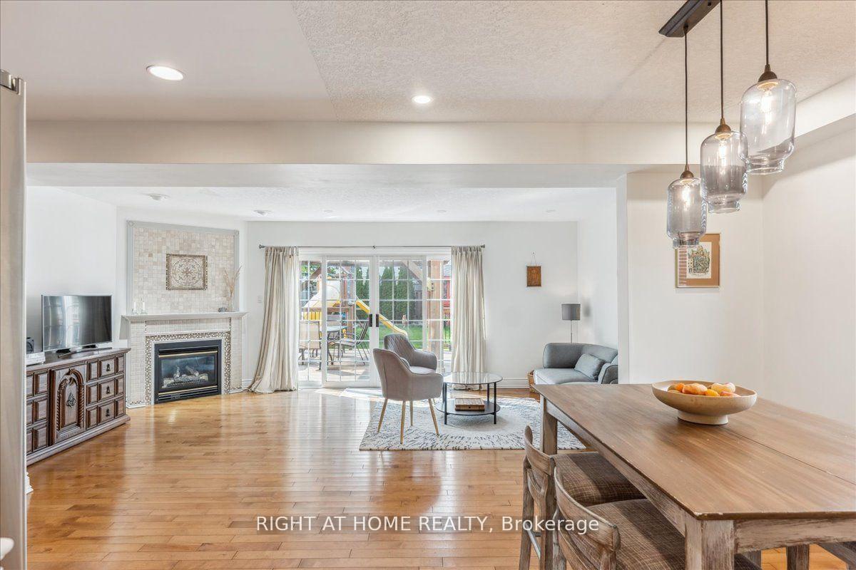 Photo 2 of 223 Grey Fox Drive, Kitchener, Larentian West — HOMEH