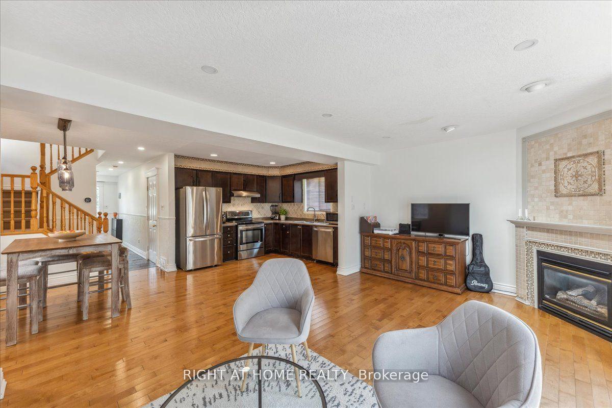 Photo 3 of 223 Grey Fox Drive, Kitchener, Larentian West — HOMEH