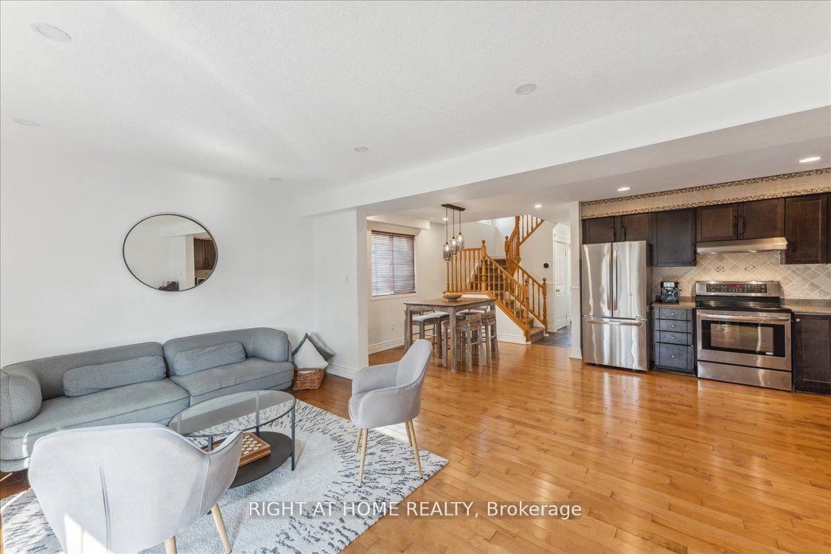 Photo 4 of 223 Grey Fox Drive, Kitchener, Larentian West — HOMEH