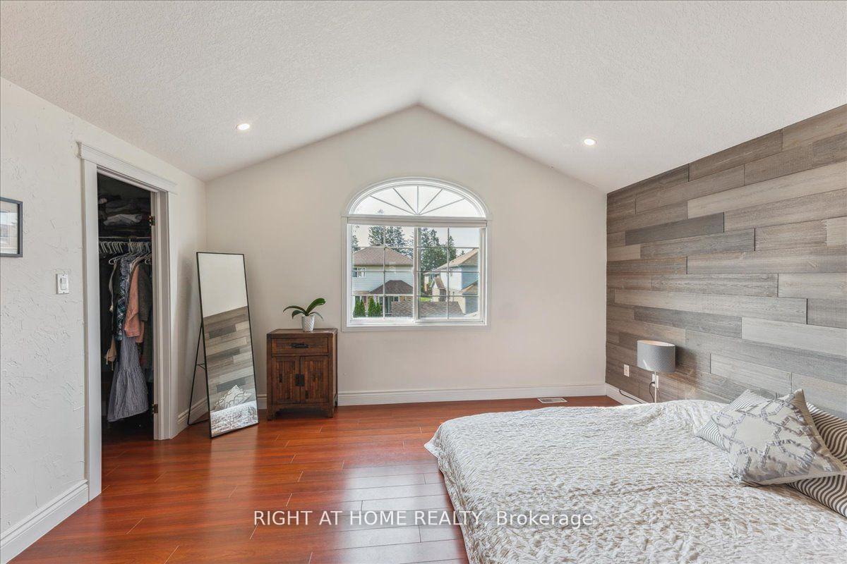 Photo 11 of 223 Grey Fox Drive, Kitchener, Larentian West — HOMEH