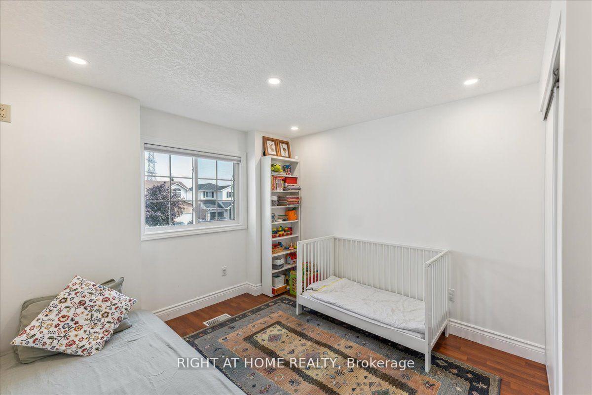 Photo 14 of 223 Grey Fox Drive, Kitchener, Larentian West — HOMEH