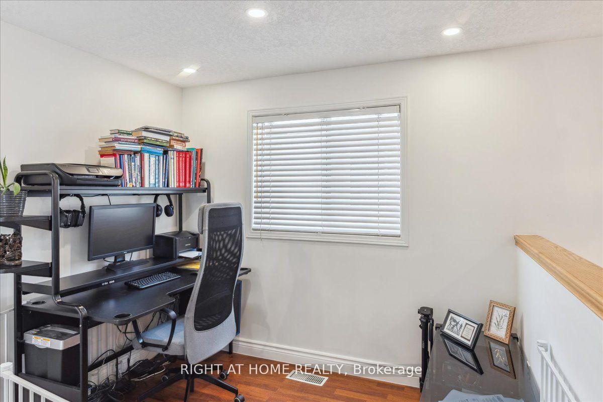 Photo 16 of 223 Grey Fox Drive, Kitchener, Larentian West — HOMEH