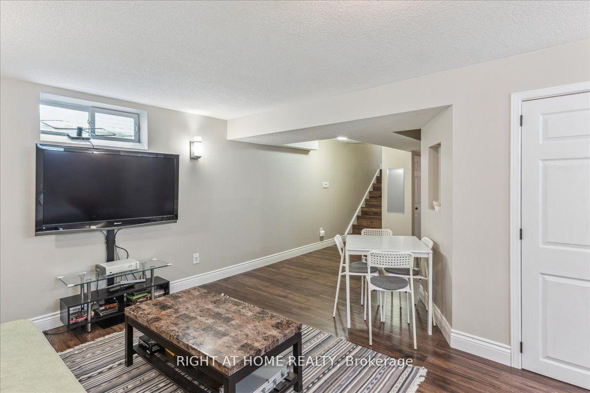 Photo 21 of 223 Grey Fox Drive, Kitchener, Larentian West — HOMEH
