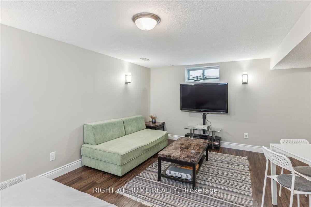 Photo 22 of 223 Grey Fox Drive, Kitchener, Larentian West — HOMEH