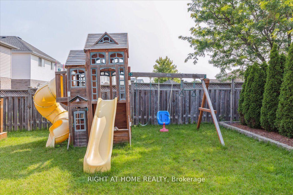 Photo 23 of 223 Grey Fox Drive, Kitchener, Larentian West — HOMEH