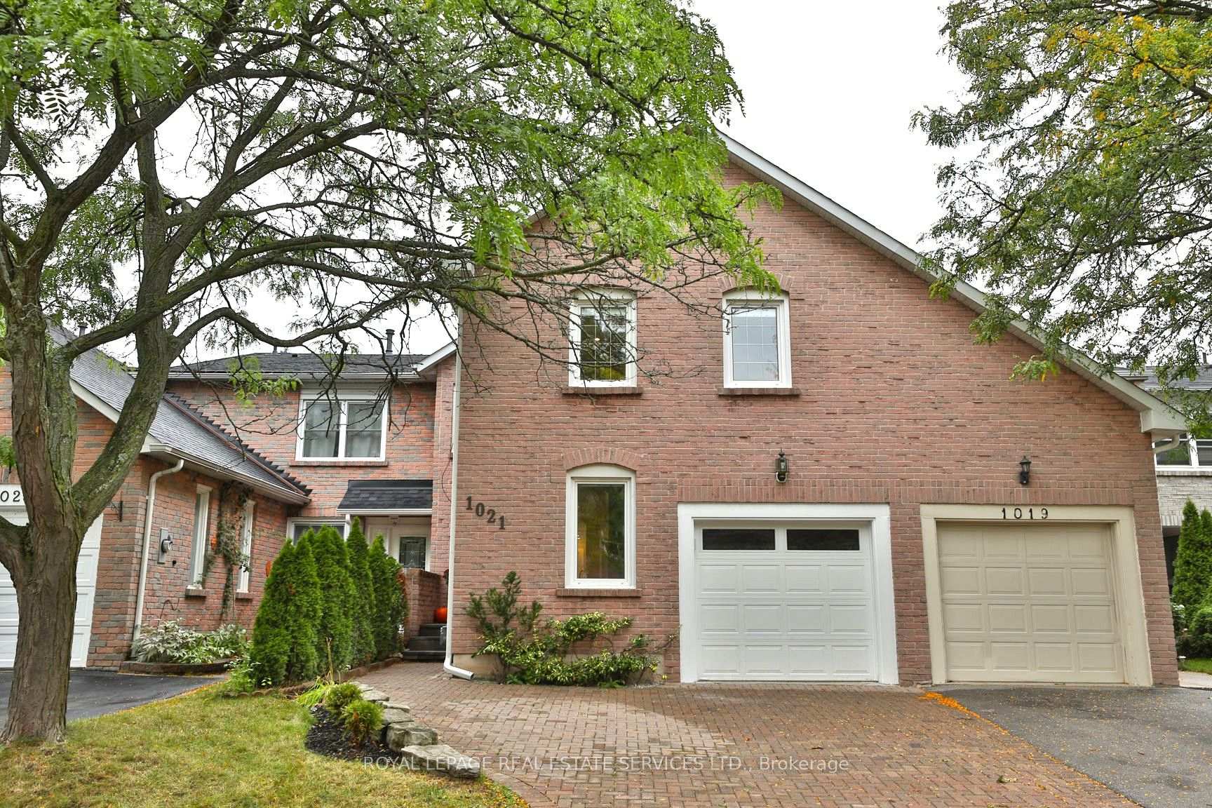 Front of 1021 Runnymead Crescent