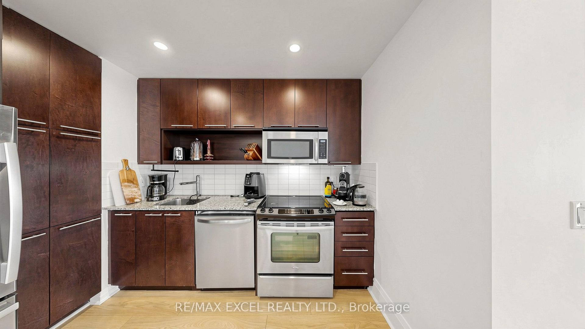 Photo 10 of Unit 602, 100 Harrison Garden Boulevard, North York, Willowdale East — HOMEH