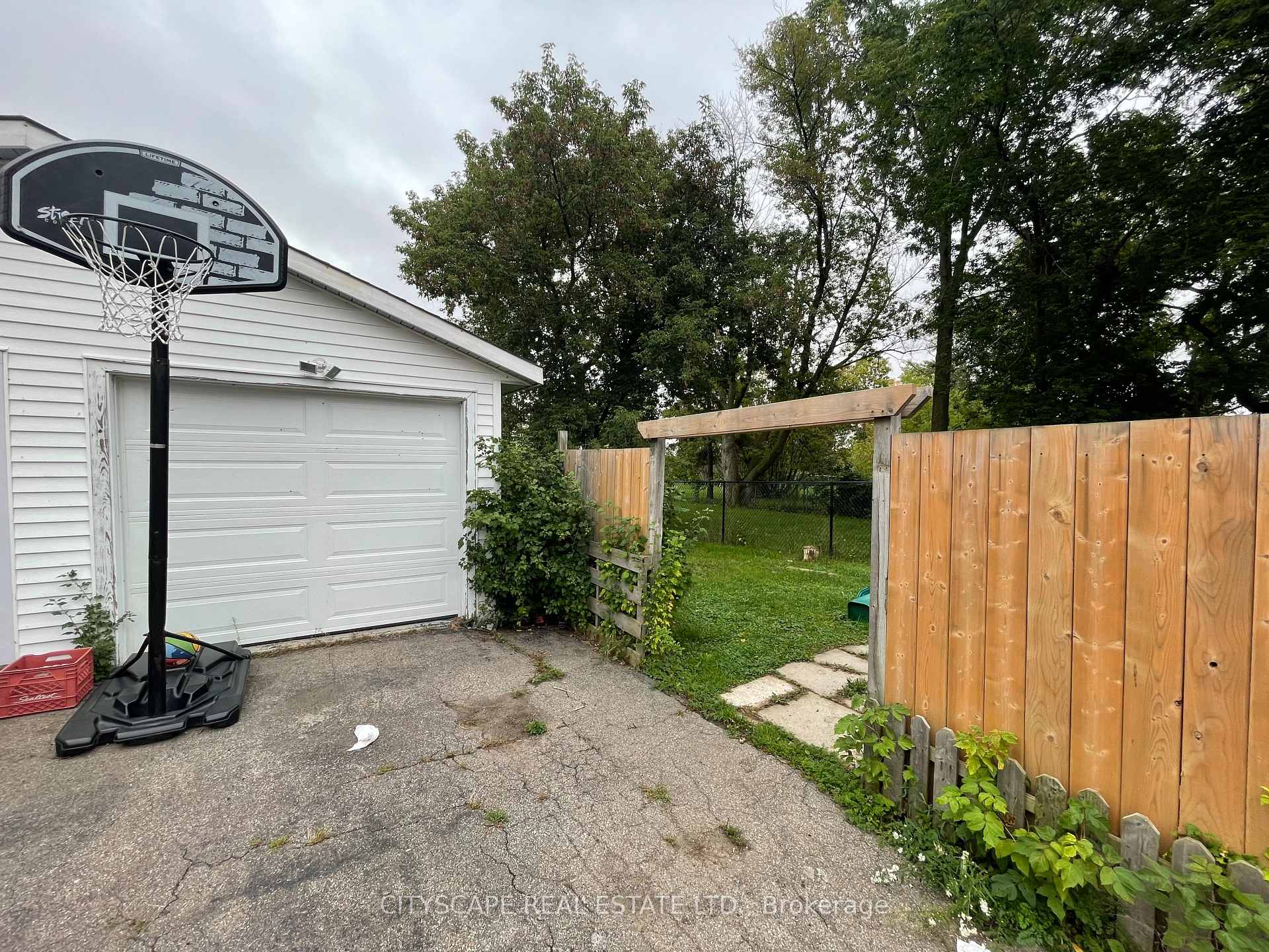 Photo 12 of 594 Bunting Road, St. Catharines, Bunting/Linwell — HOMEH