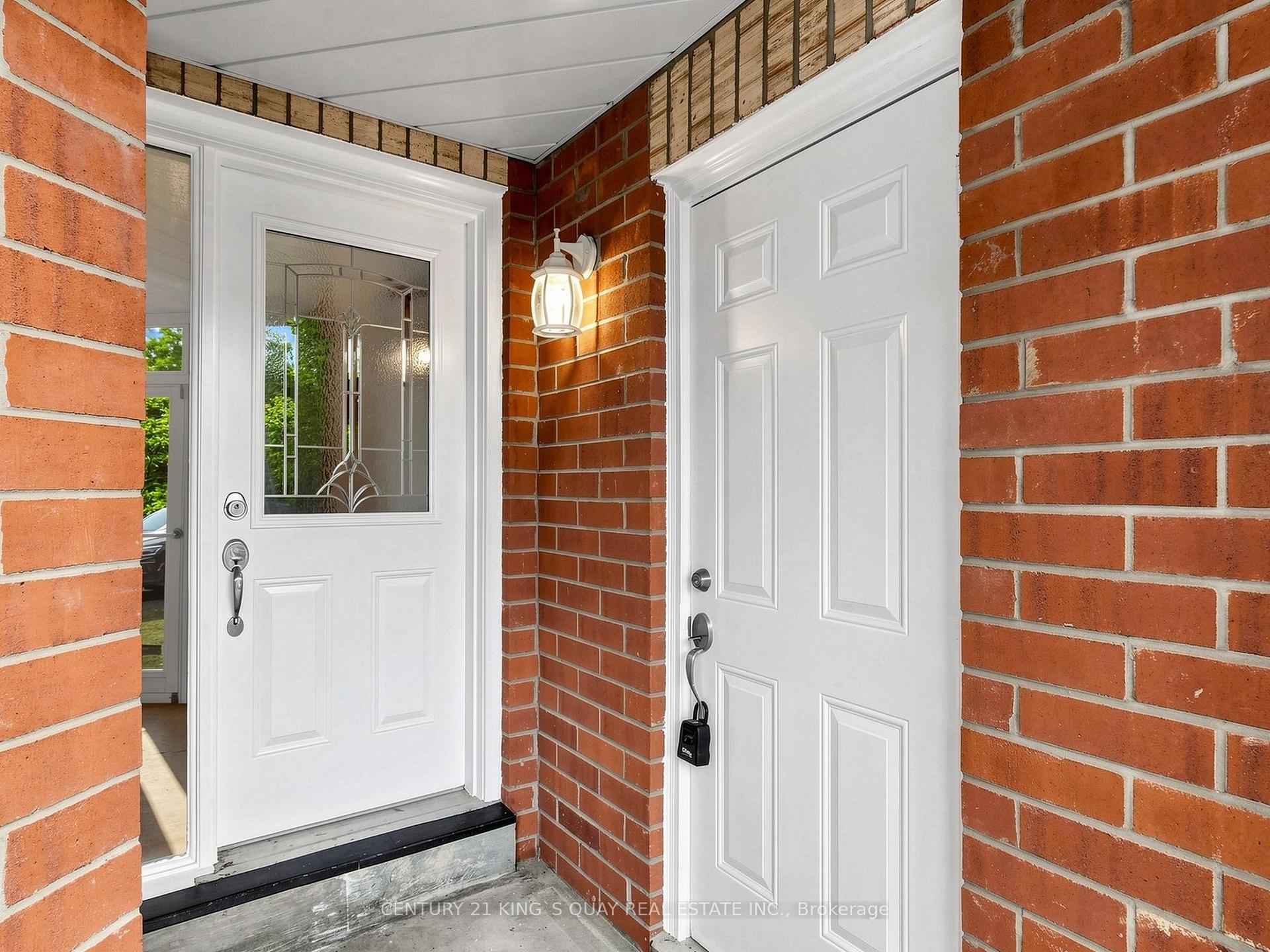 Photo 3 of 72 Dunsmore Crescent, Richmond Hill, Crosby — HOMEH