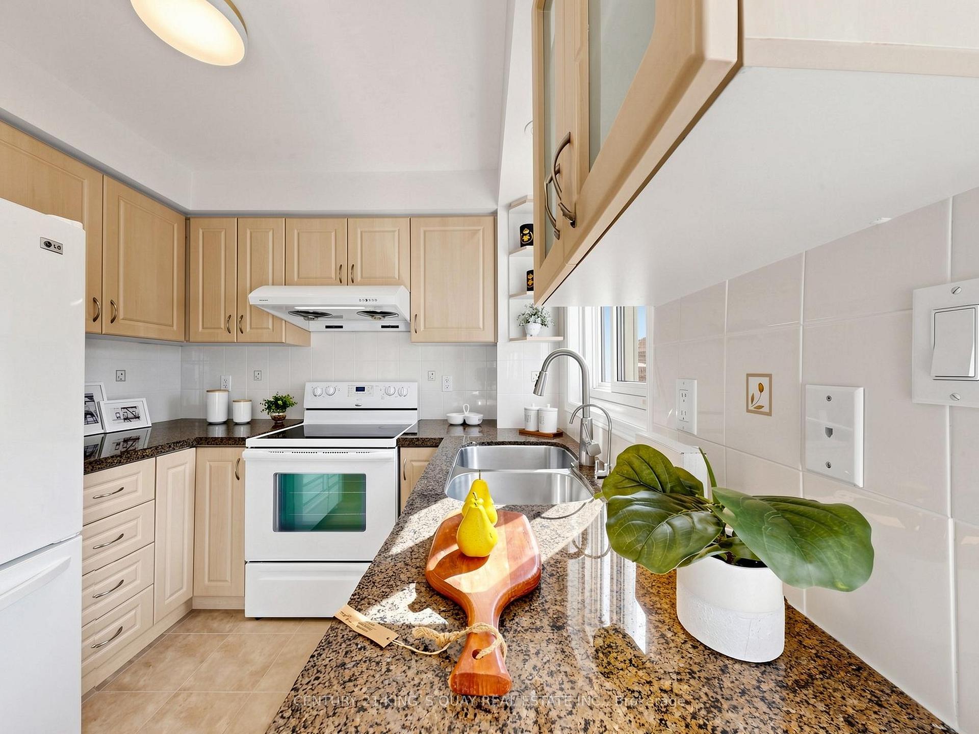 Photo 8 of 72 Dunsmore Crescent, Richmond Hill, Crosby — HOMEH