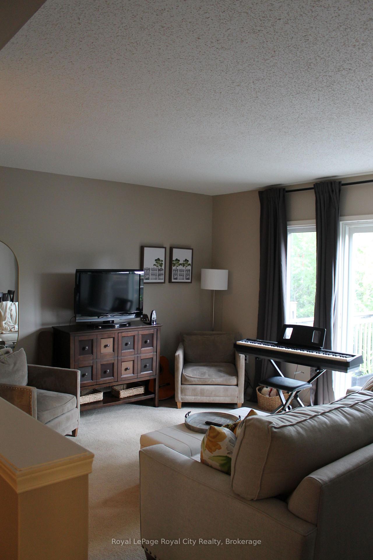 Photo 10 of Unit 41, 151 Clairfields Drive E, Guelph, Pineridge/Westminster Woods — HOMEH