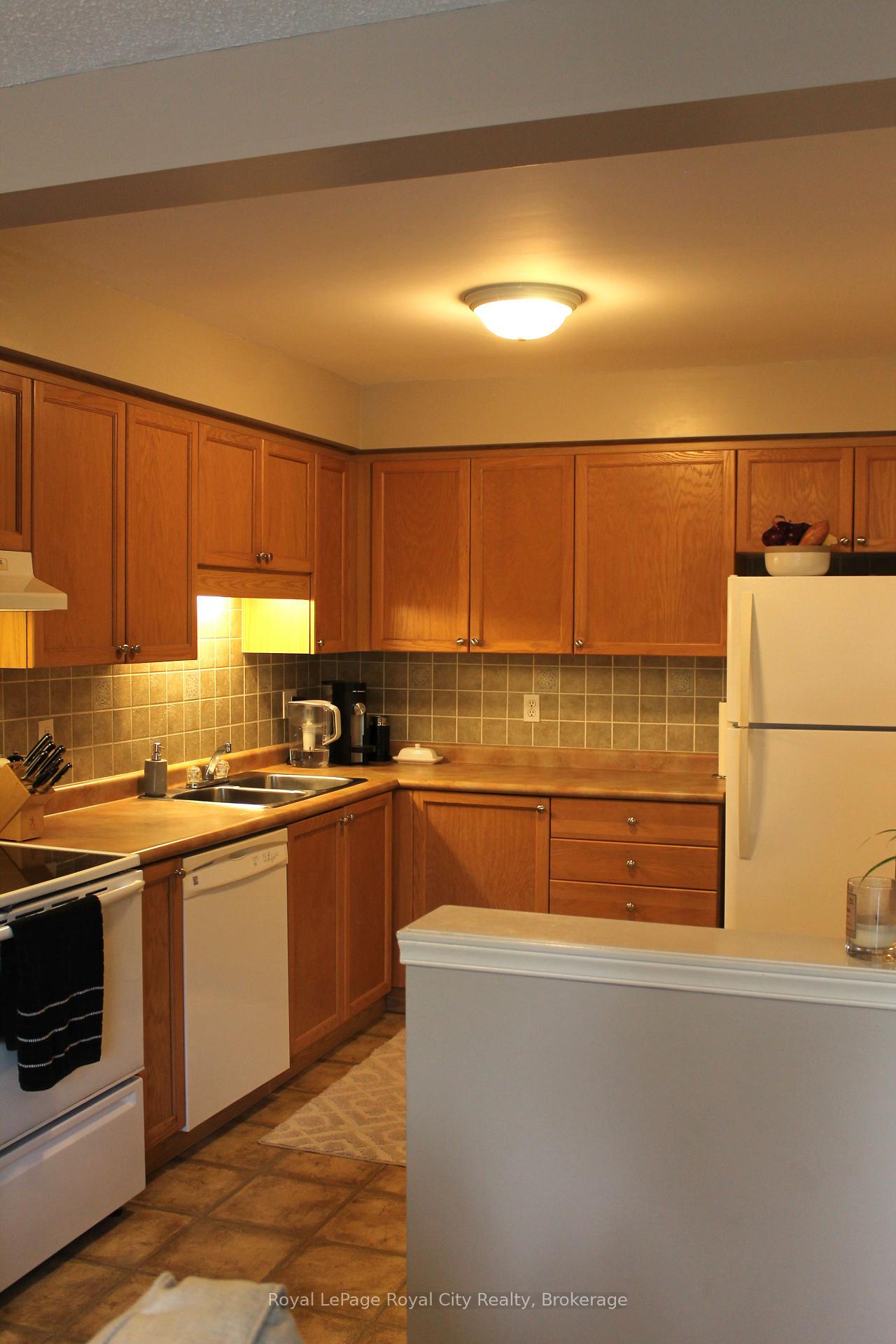 Photo 16 of Unit 41, 151 Clairfields Drive E, Guelph, Pineridge/Westminster Woods — HOMEH