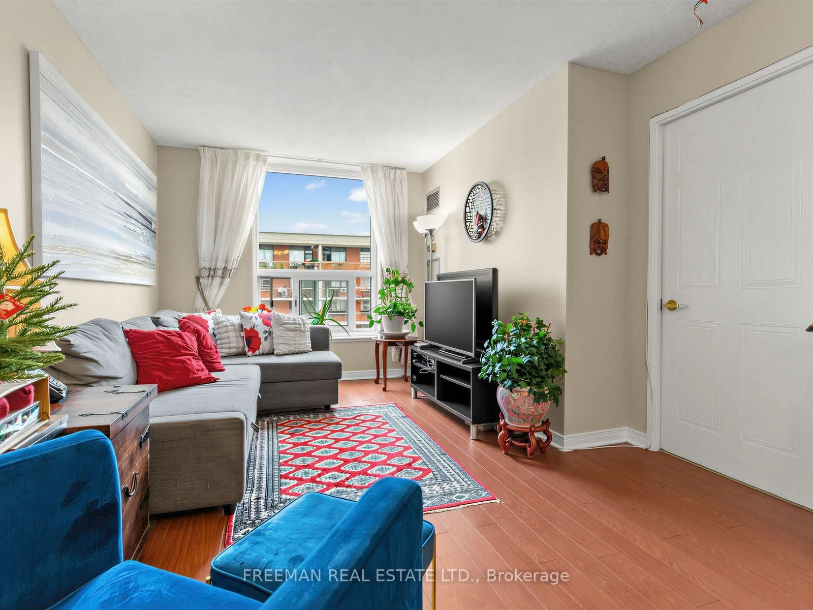 Photo 6 of Unit 910, 11 Thorncliffe Park Drive, Toronto, Thorncliffe Park — HOMEH