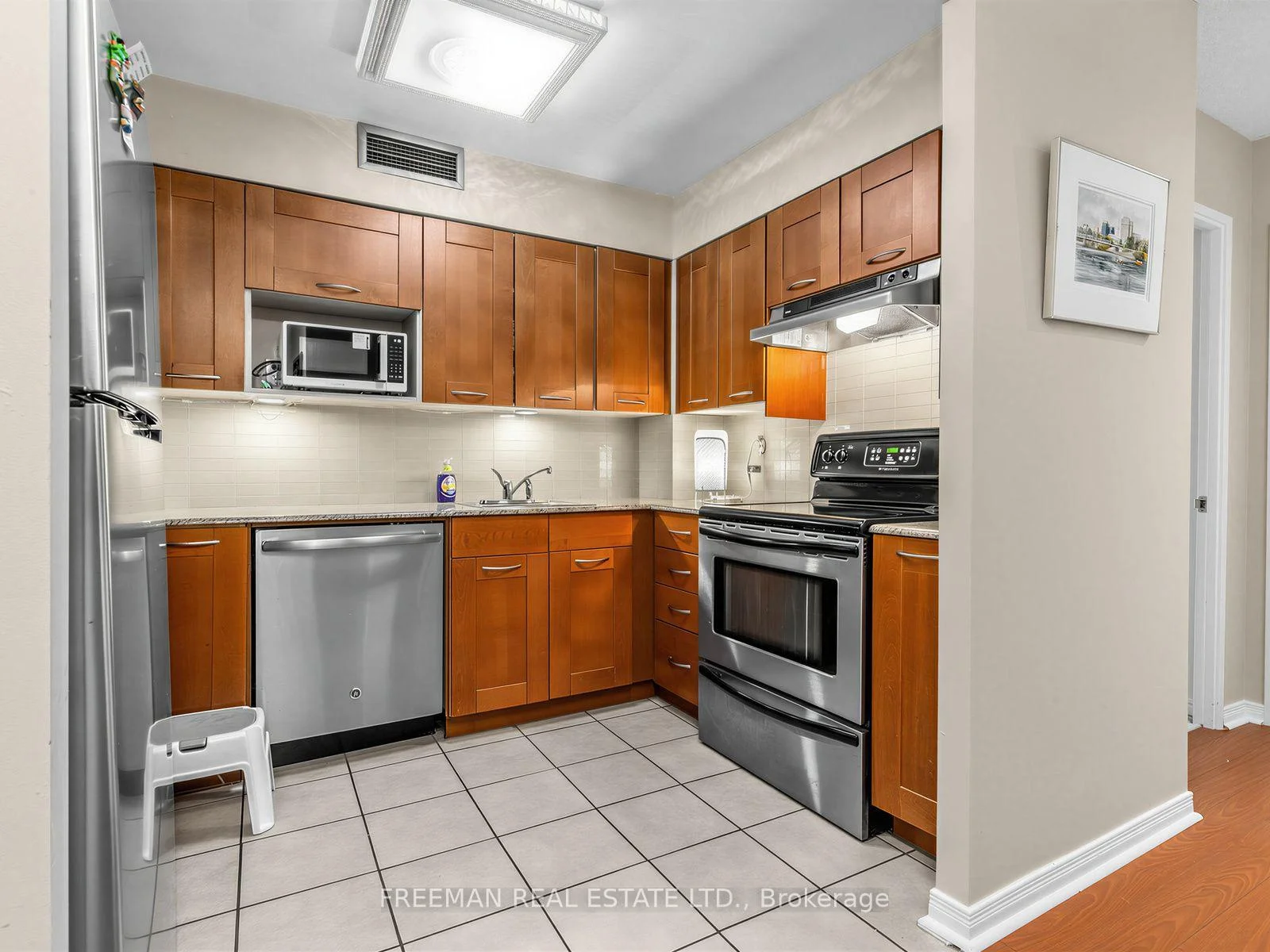 Photo 10 of Unit 910, 11 Thorncliffe Park Drive, Toronto, Thorncliffe Park — HOMEH