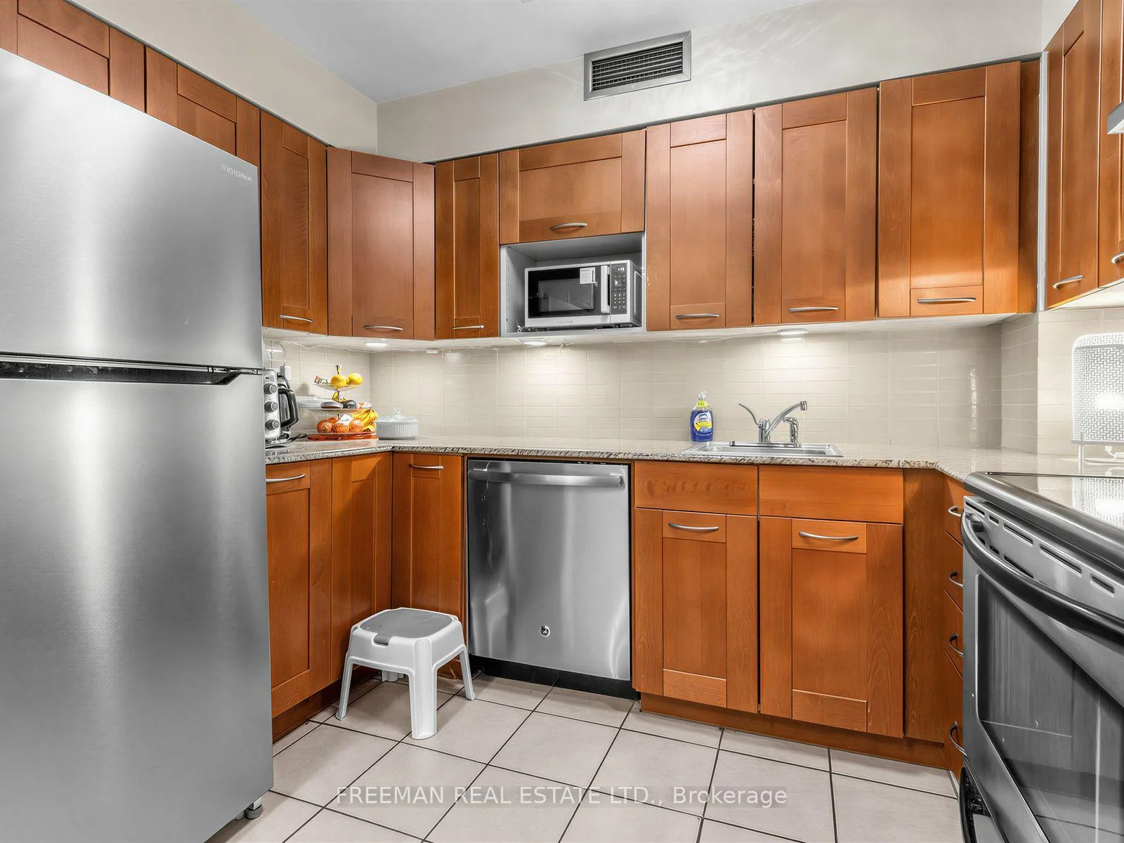Photo 12 of Unit 910, 11 Thorncliffe Park Drive, Toronto, Thorncliffe Park — HOMEH