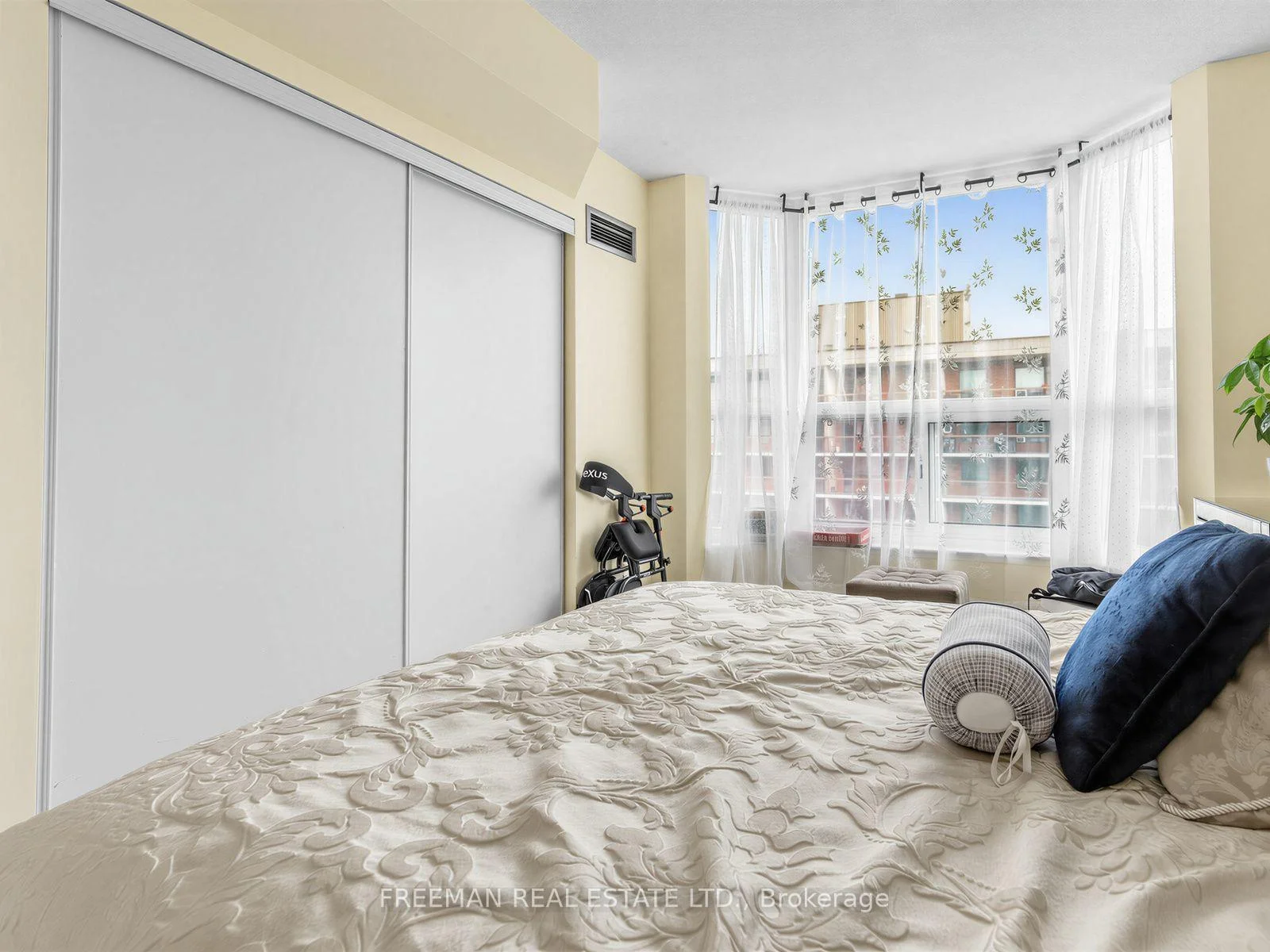 Photo 18 of Unit 910, 11 Thorncliffe Park Drive, Toronto, Thorncliffe Park — HOMEH