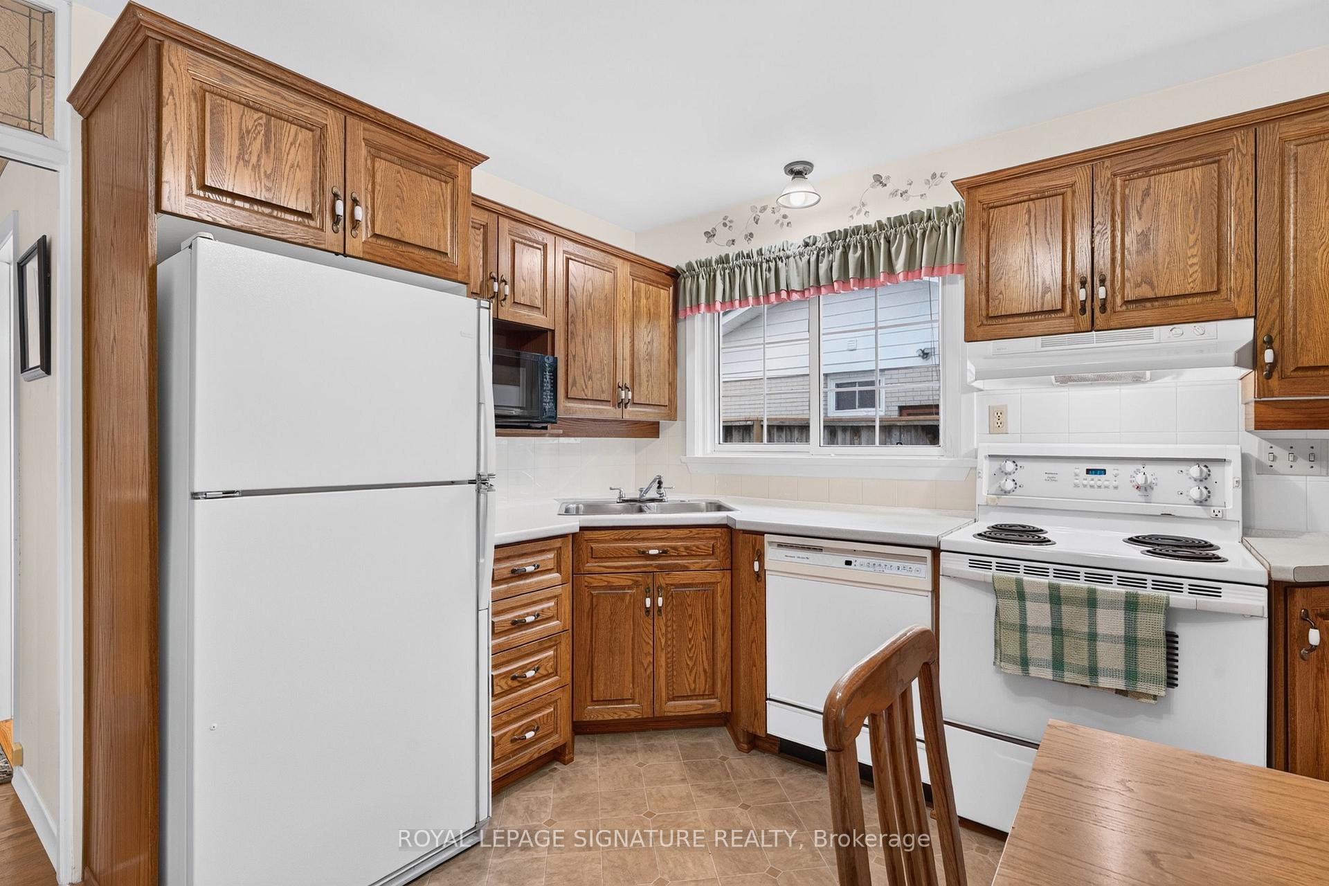 Photo 7 of 150 Clements Road E, Ajax, South East — HOMEH