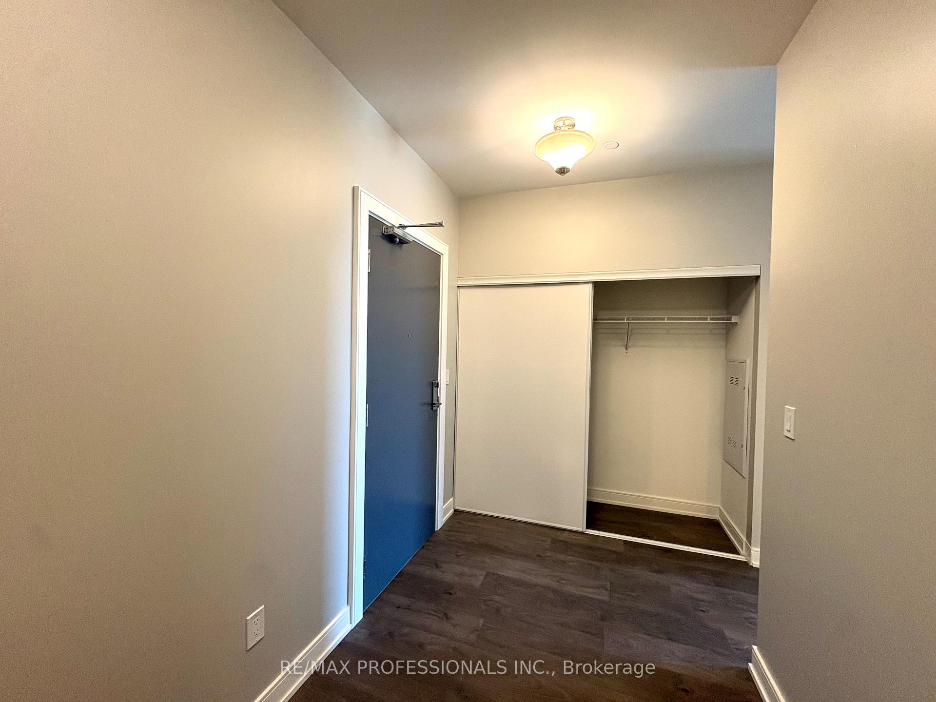 Photo 3 of Unit B1402, 693 Davis Road, Newmarket, Huron Heights-Leslie Valley — HOMEH