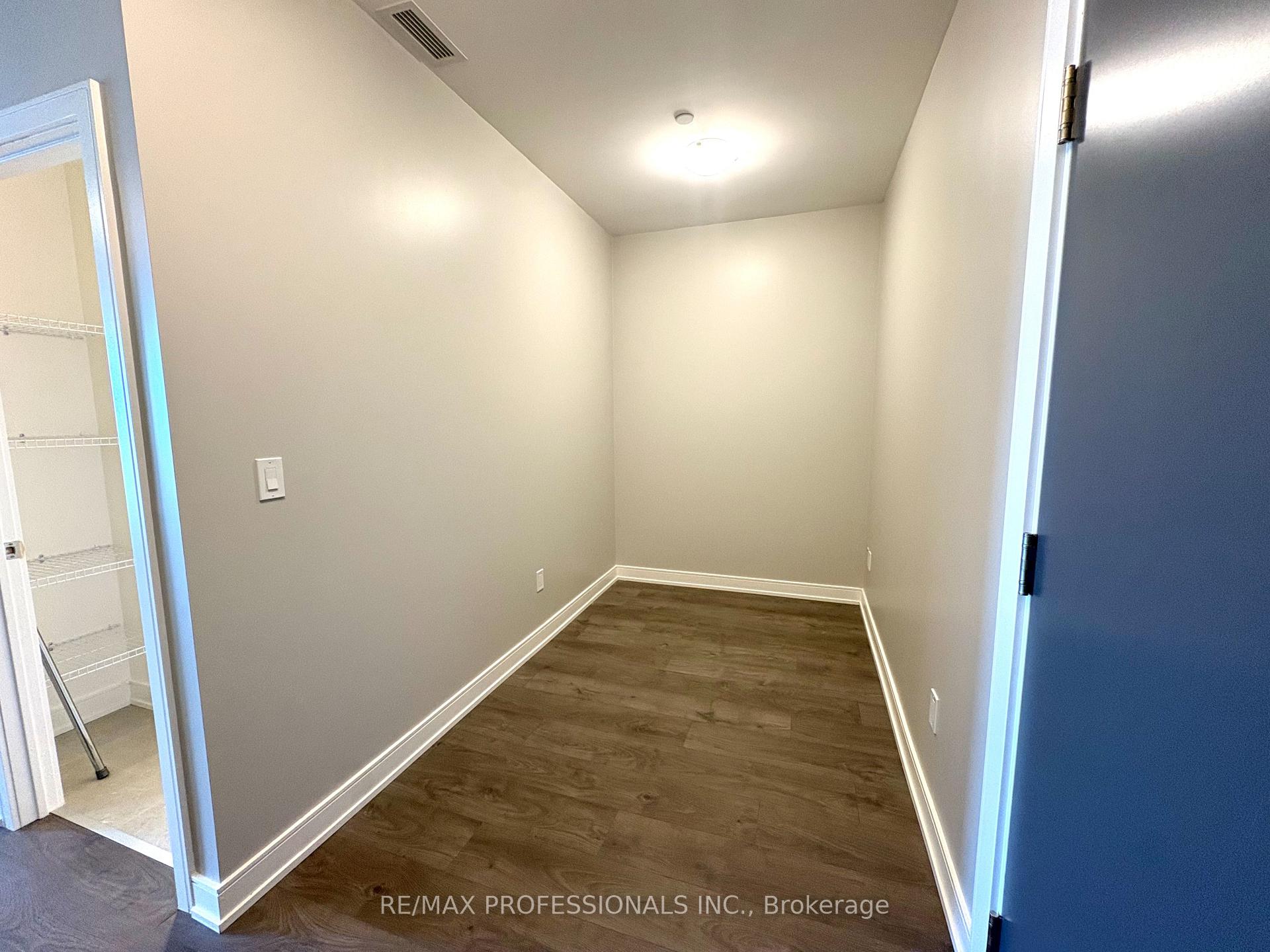 Photo 5 of Unit B1402, 693 Davis Road, Newmarket, Huron Heights-Leslie Valley — HOMEH