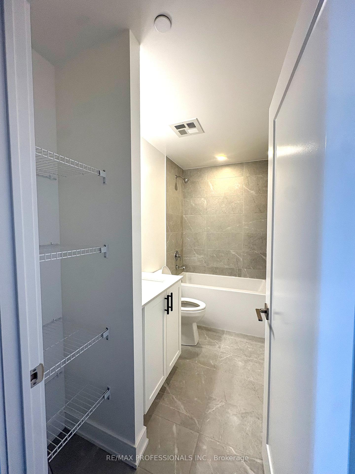 Photo 8 of Unit B1402, 693 Davis Road, Newmarket, Huron Heights-Leslie Valley — HOMEH
