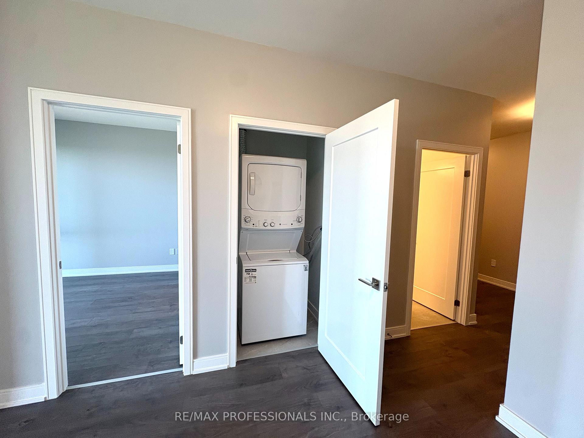 Photo 10 of Unit B1402, 693 Davis Road, Newmarket, Huron Heights-Leslie Valley — HOMEH