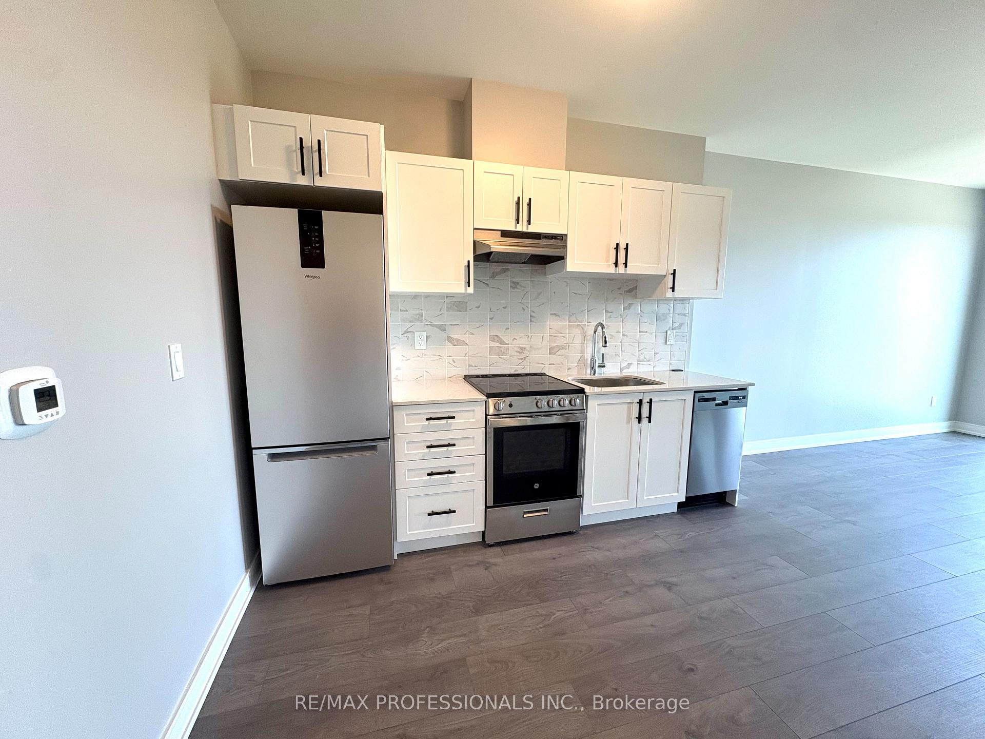 Photo 13 of Unit B1402, 693 Davis Road, Newmarket, Huron Heights-Leslie Valley — HOMEH
