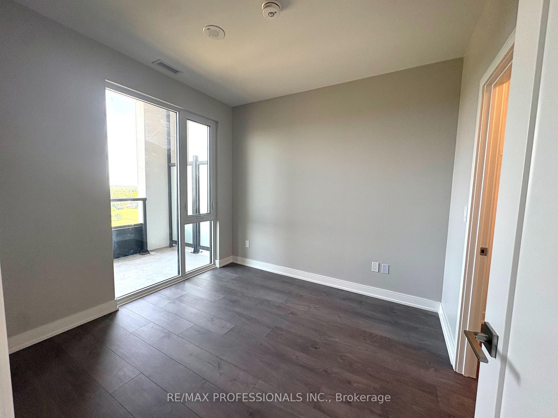 Photo 17 of Unit B1402, 693 Davis Road, Newmarket, Huron Heights-Leslie Valley — HOMEH