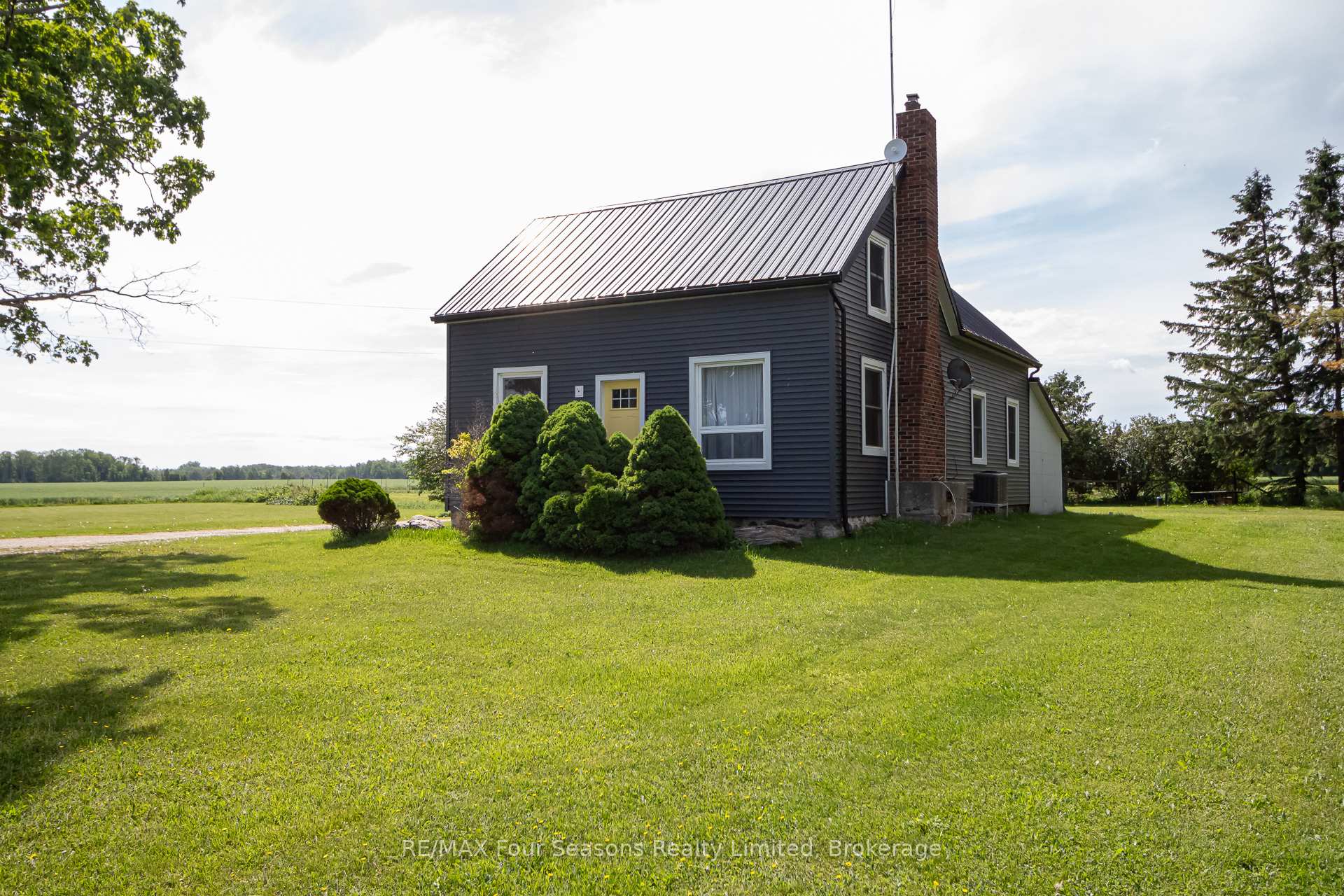 Photo 3 of 5803 26 Highway, Clearview, Rural Clearview — HOMEH