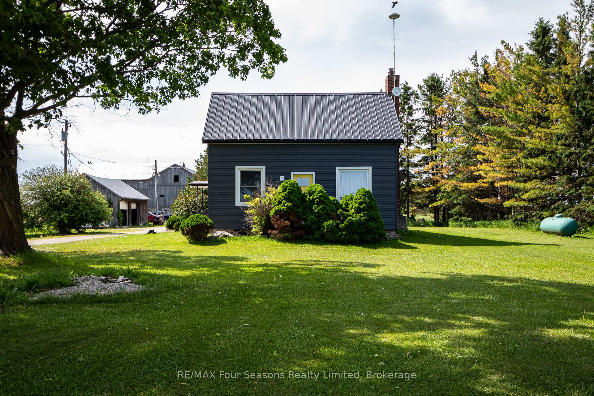 Photo 4 of 5803 26 Highway, Clearview, Rural Clearview — HOMEH
