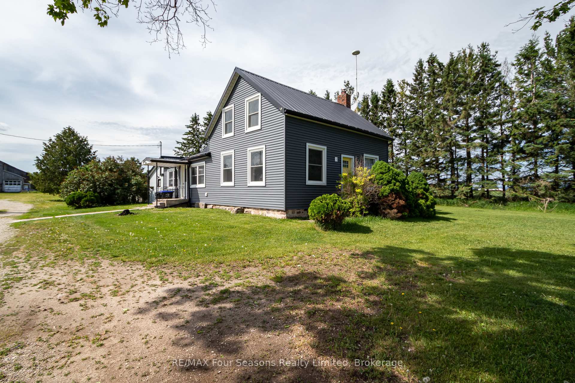 Photo 6 of 5803 26 Highway, Clearview, Rural Clearview — HOMEH