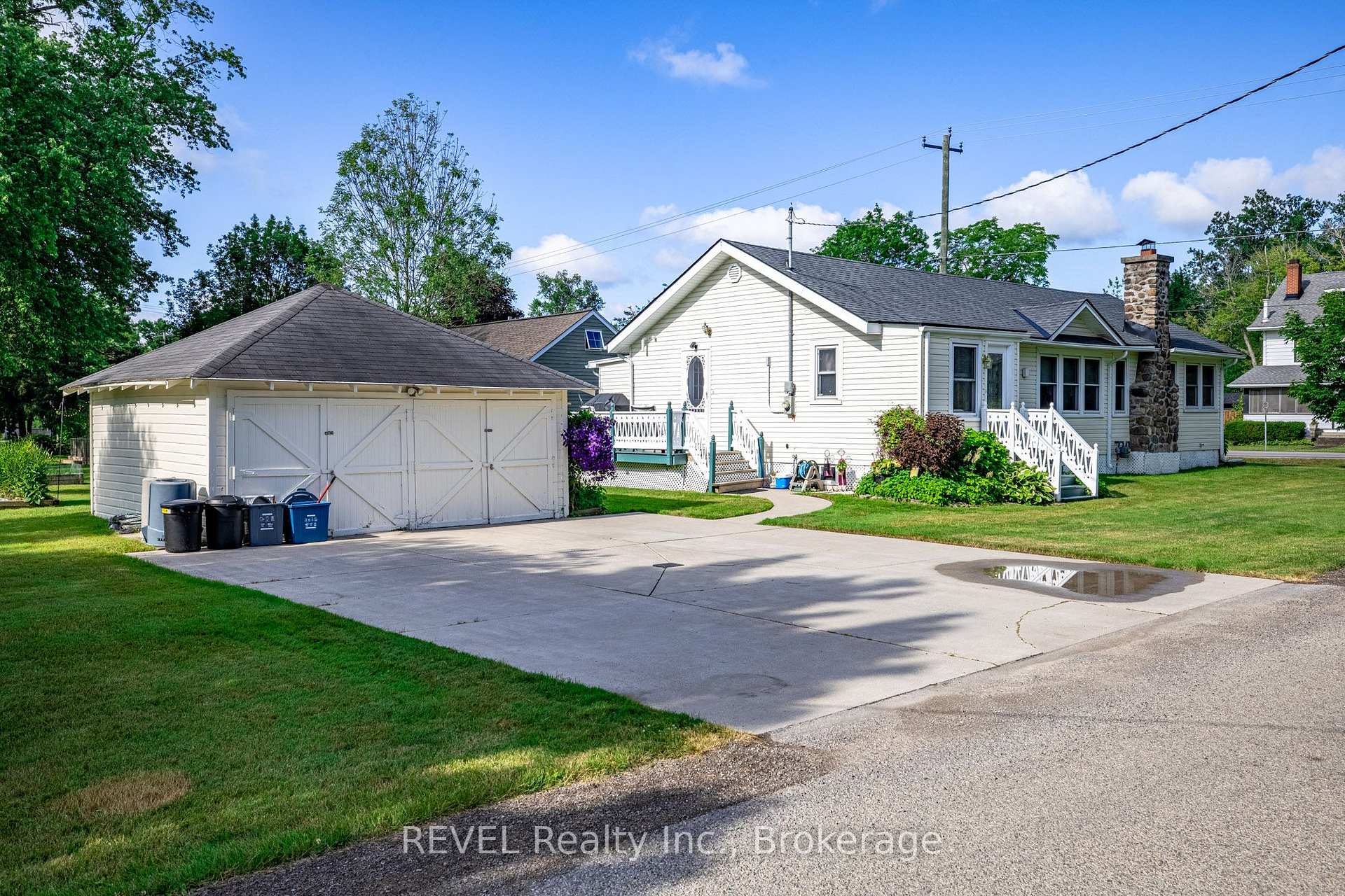 Photo 2 of 70 Bernard Avenue, Fort Erie, Ridgeway — HOMEH