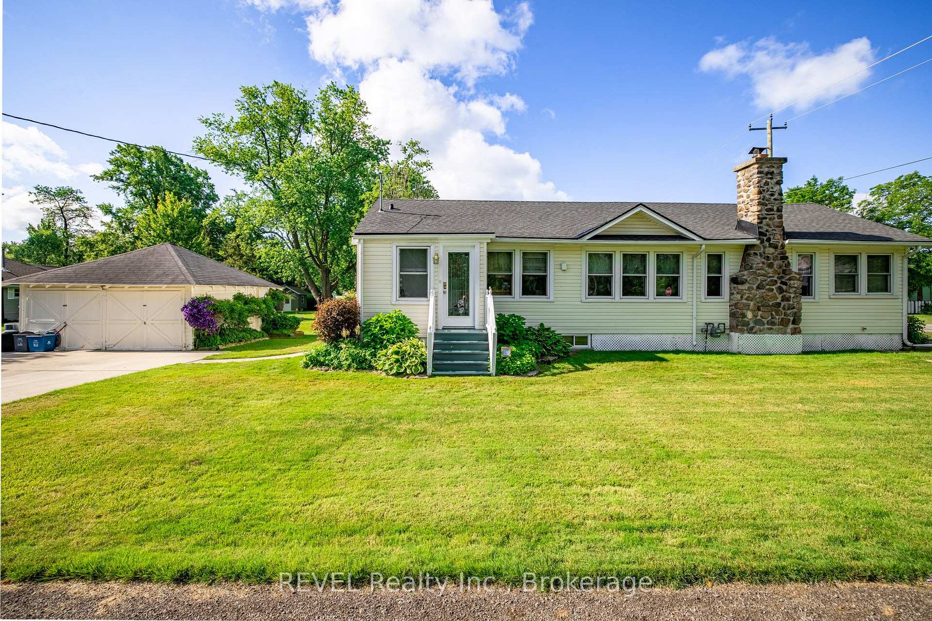 Photo 1 of 70 Bernard Avenue, Fort Erie, Ridgeway — HOMEH