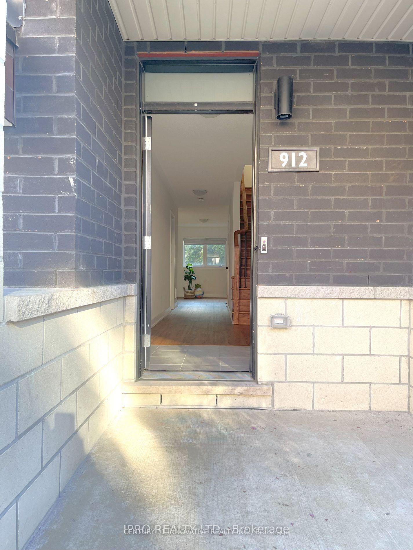 Photo 5 of 912 Kicking Horse Path, Oshawa, McLaughlin — HOMEH