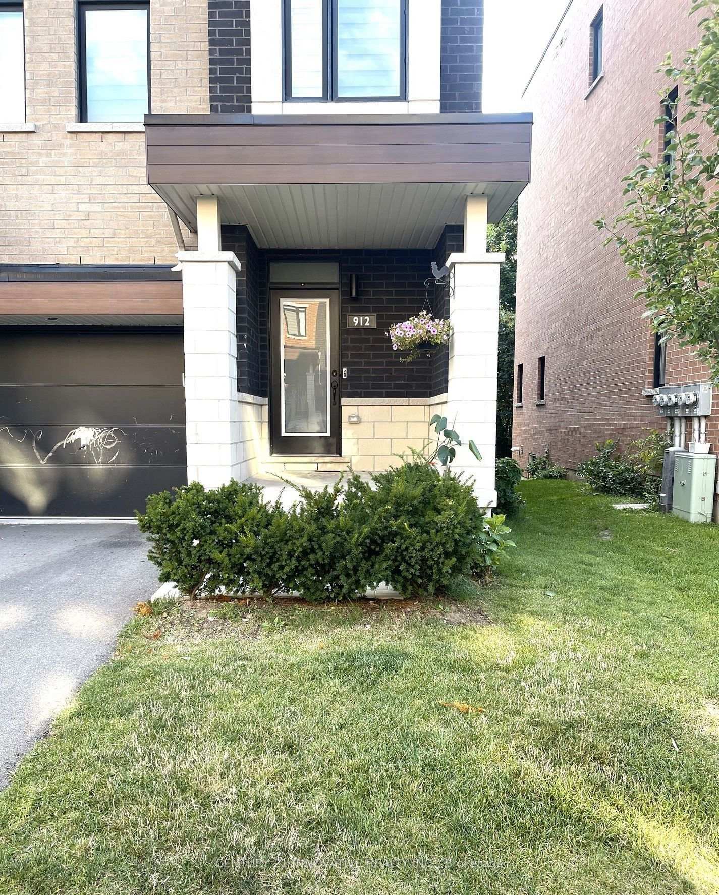 Photo 4 of 912 Kicking Horse Path, Oshawa, McLaughlin — HOMEH