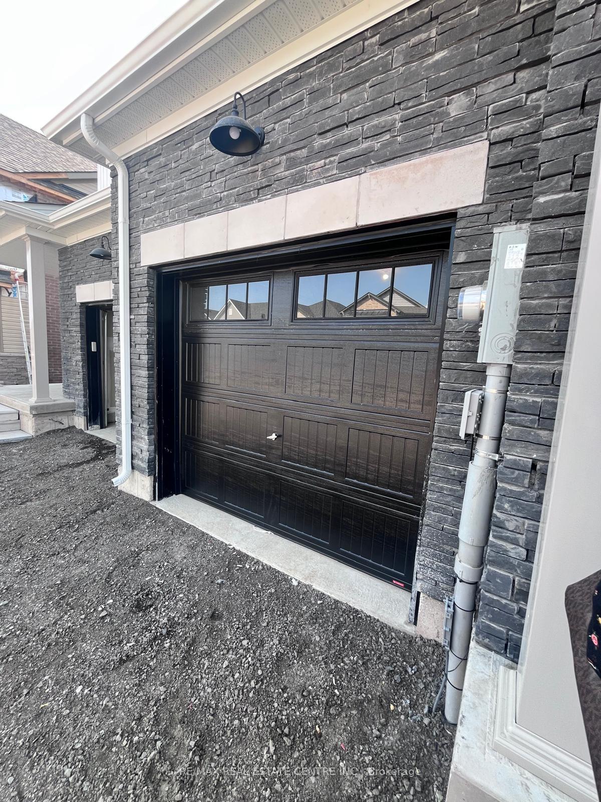 Photo 2 of 331 Port Crescent, Welland, Dain City — HOMEH
