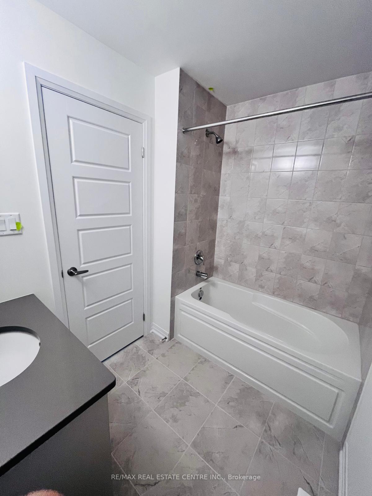 Photo 13 of 331 Port Crescent, Welland, Dain City — HOMEH