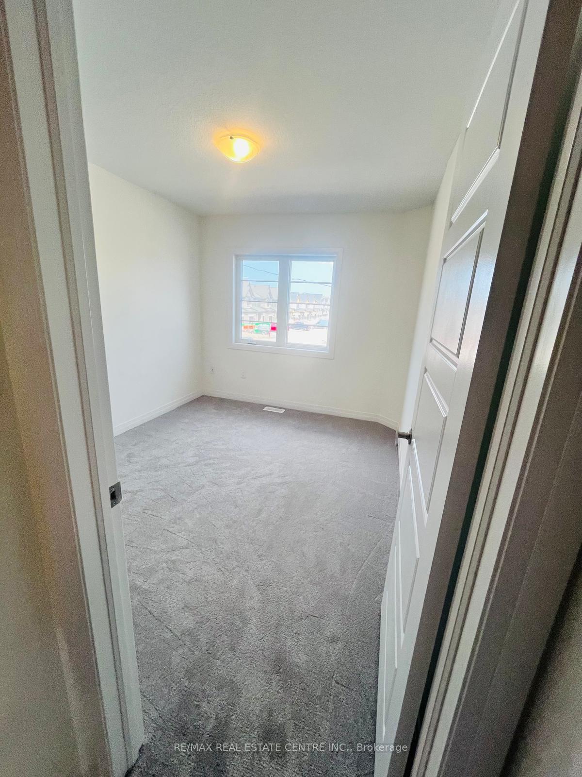 Photo 16 of 331 Port Crescent, Welland, Dain City — HOMEH