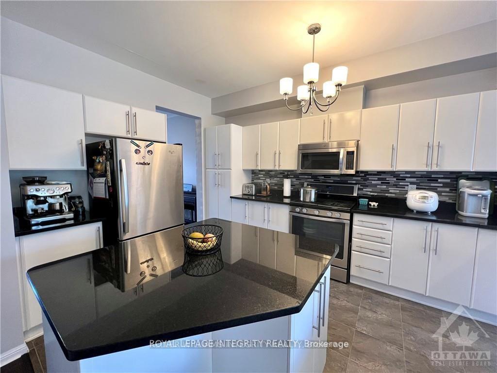 Photo 3 of 140 Battersea Crescent, Ottawa, Kanata - Kanata Lakes/Heritage Hills — HOMEH