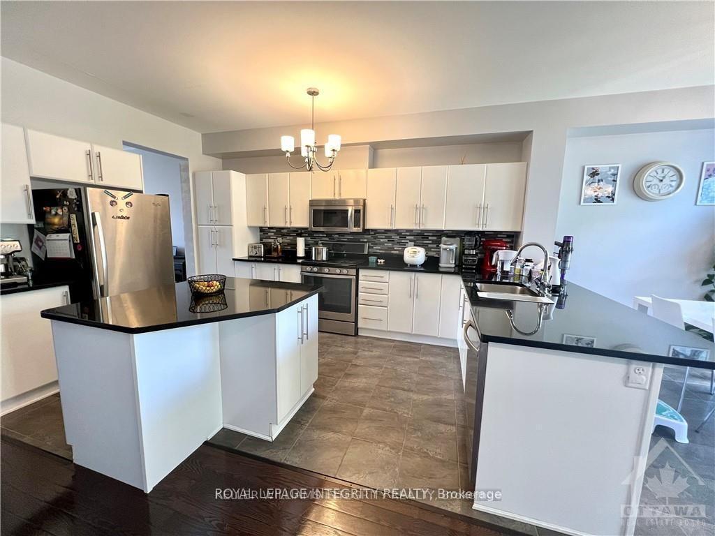 Photo 5 of 140 Battersea Crescent, Ottawa, Kanata - Kanata Lakes/Heritage Hills — HOMEH