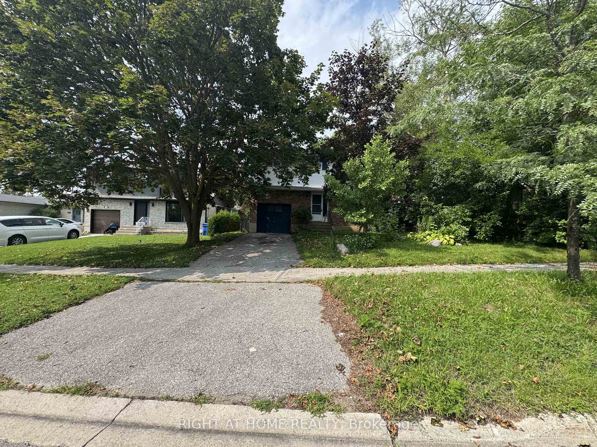 Photo 4 of 18 Annamaria Drive, Georgina, Keswick North — HOMEH