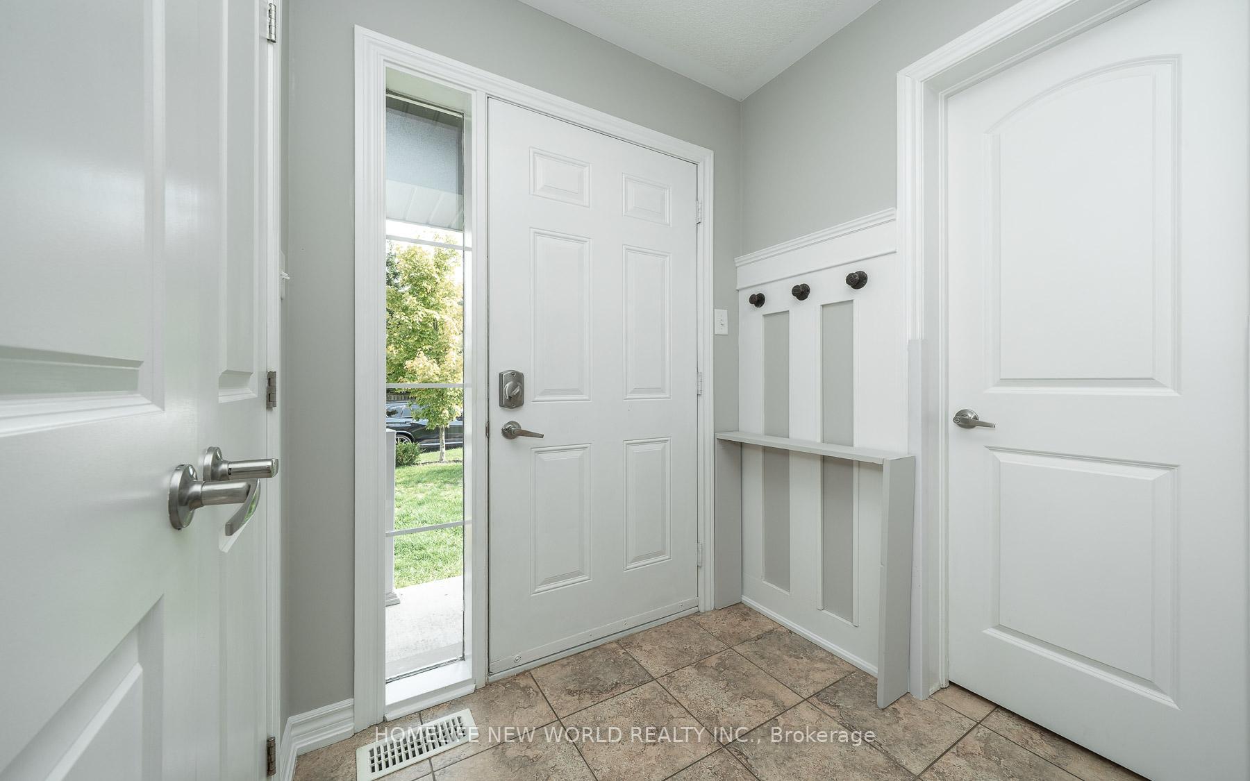 Photo 4 of 81 White Crescent, Barrie, Holly — HOMEH