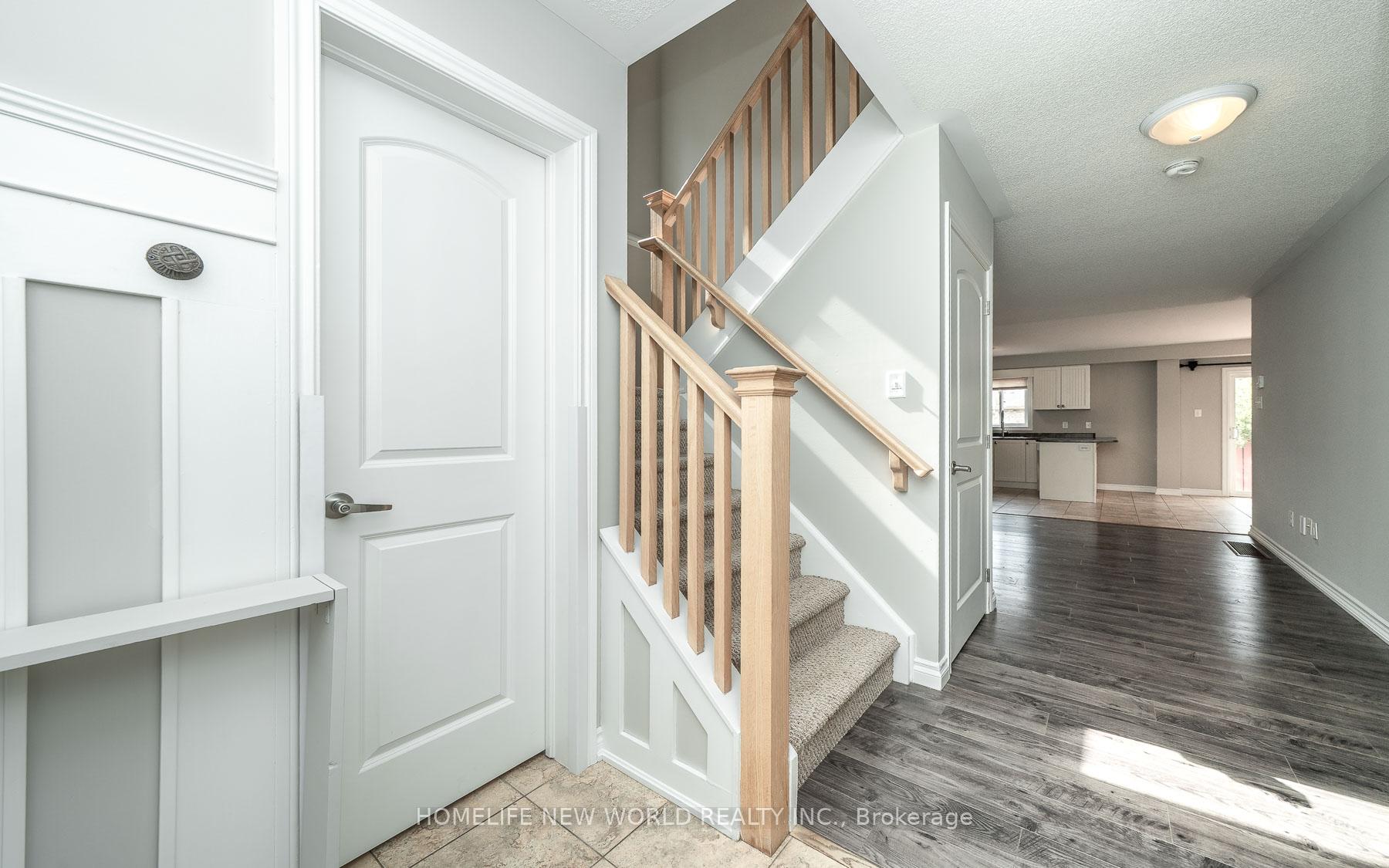 Photo 5 of 81 White Crescent, Barrie, Holly — HOMEH